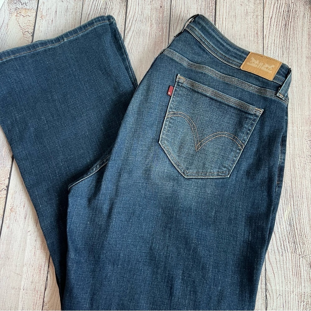 529 Levi’s Curvy Bootcut Jeans 16